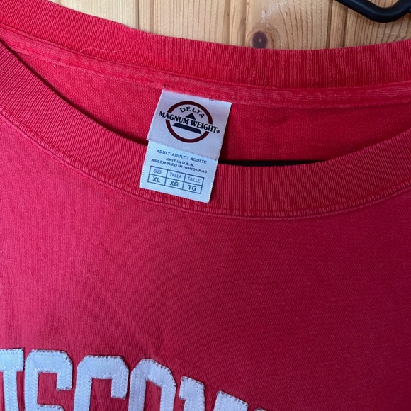 Wisconsin men’s tshirt size XL - Picture 2 of 2